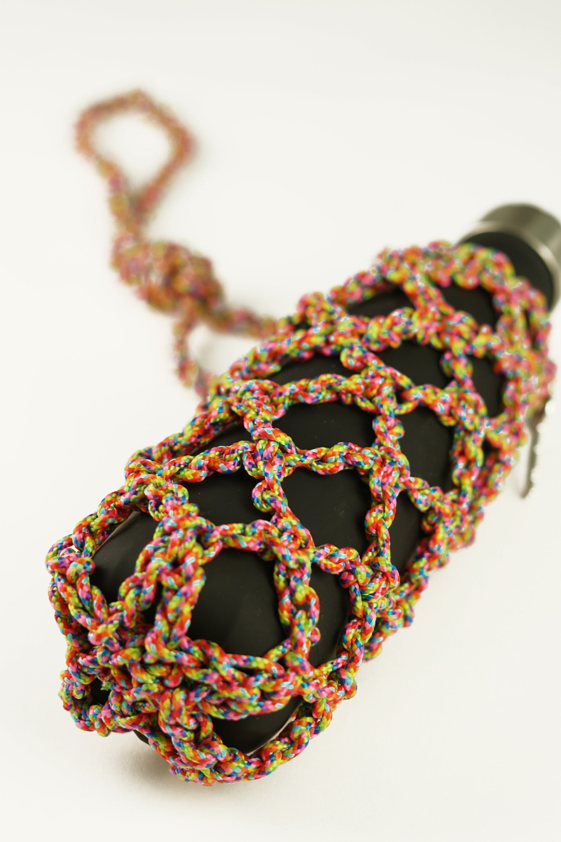 Multicolor water porter made of paracord rope