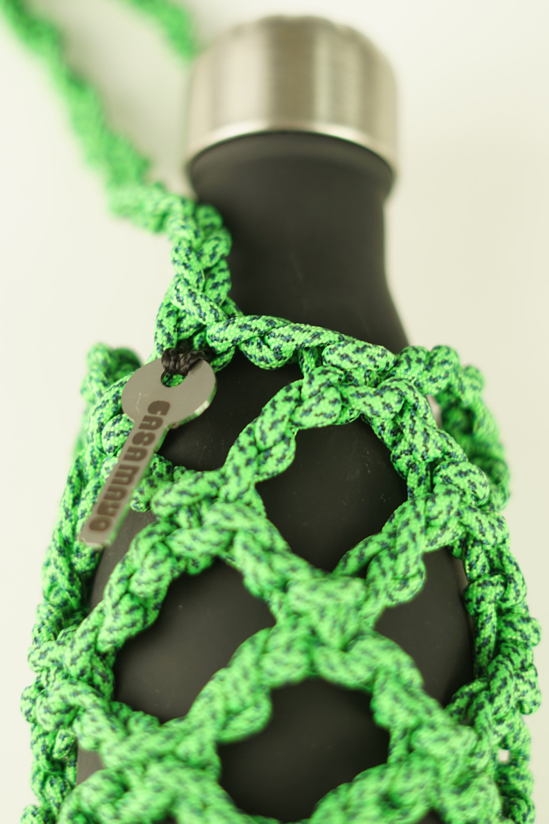 Green bottle carrier made of paracord rope